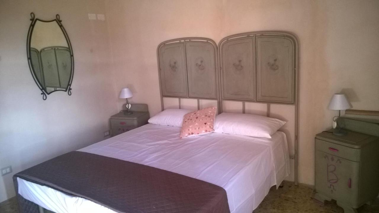 Il Vicoletto Di Bibi - B&B Staffolo Exteriör bild