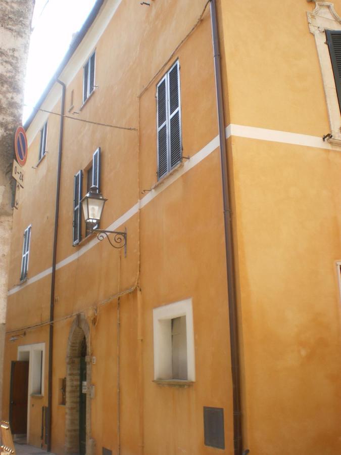 Il Vicoletto Di Bibi - B&B Staffolo Exteriör bild
